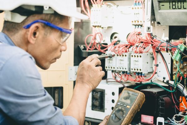 engineers-are-checking-electrical-circuits-refrigerated-container-power-supply-systems_44187-171